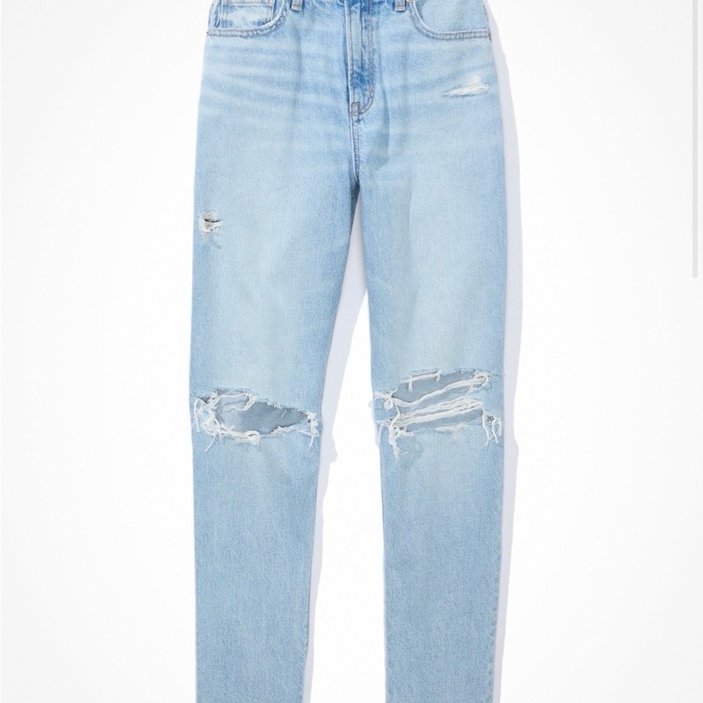 AE Strigid Curvy Ripped Mom Jean NWOT